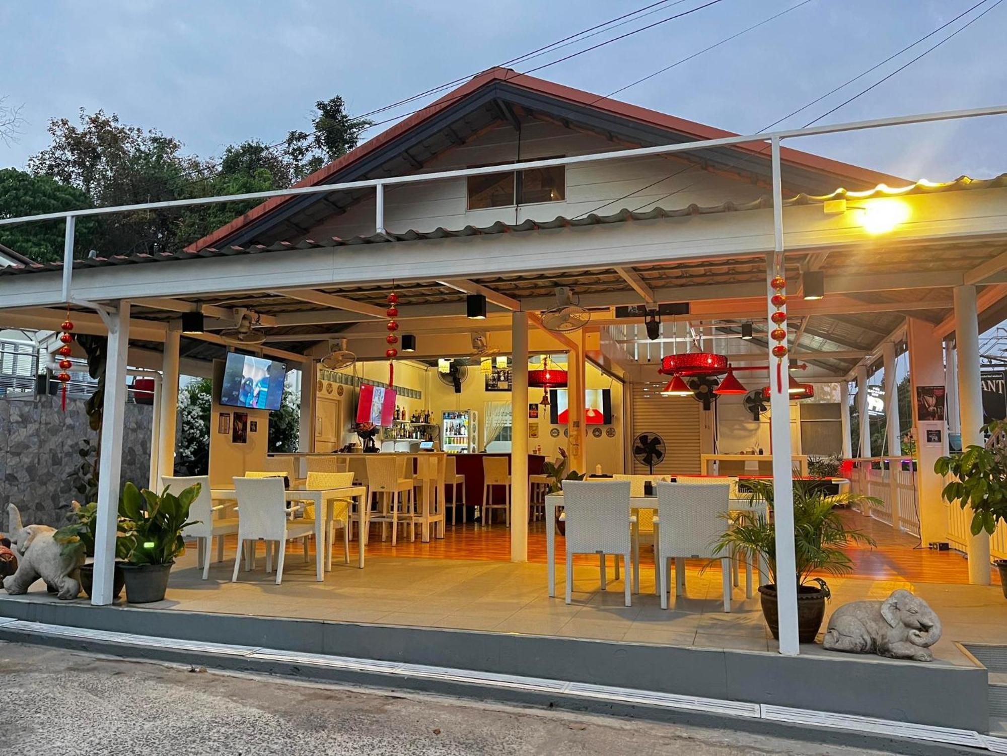 Elephant Sports Bar And Accommodation Пхукет Экстерьер фото